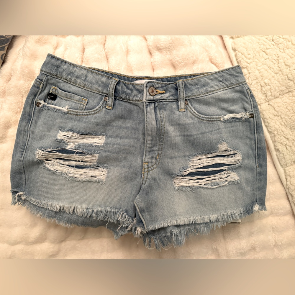 NWOT KanCan mid rise distressed jeans shorts